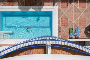 Бассейн в Hotel Playa Victoria или поблизости