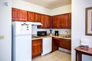 Kuchyň nebo kuchyňský kout v ubytování Staybridge Suites Rockford by IHG