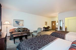 Postel nebo postele na pokoji v ubytování Staybridge Suites Rockford by IHG