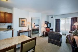 Kuchyň nebo kuchyňský kout v ubytování Staybridge Suites Rockford by IHG
