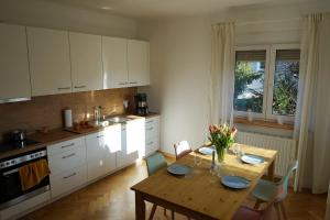 Cucina o angolo cottura di Gemütliche Wohnung in unmittelbarer Nähe zum See