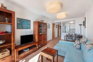 TV a/nebo společenská místnost v ubytování La Mathilda Playa Paraiso