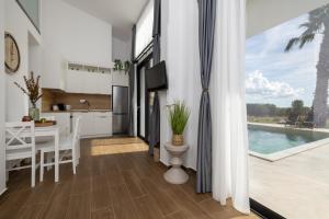 Piscina di Flamingo View Suites & Villas o nelle vicinanze