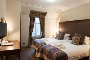 Postel nebo postele na pokoji v ubytování Cairngorm Hotel