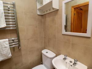 Vannituba majutusasutuses Fir Tree Cottage +17 fotot