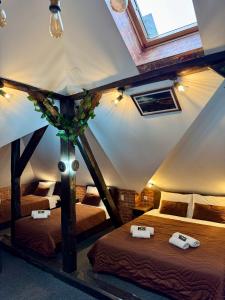 Postel nebo postele na pokoji v ubytování Pirocanac Rest&Rooms top 25
