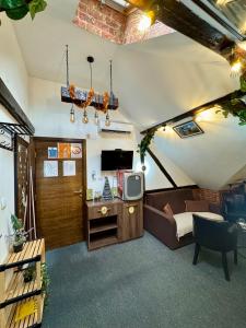 TV a/nebo společenská místnost v ubytování Pirocanac Rest&Rooms top 25