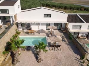 Piscina di Flamingo View Suites & Villas o nelle vicinanze