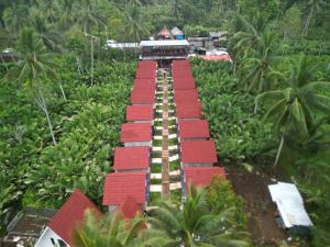 Taman di luar Sambas Cottages
