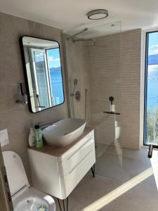 Ванная комната в Olive Tree Apartment +49 фотографий