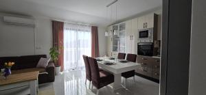 Kuchyň nebo kuchyňský kout v ubytování Apartman Grošić + 31 fotografií