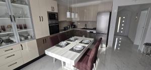Kuchyň nebo kuchyňský kout v ubytování Apartman Grošić