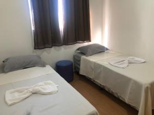 En eller flere senge i et værelse på Apartamento com 3 quartos,piscinas de terça a quinta feira livre, garagem,portaria 24hrs + 48 billeder