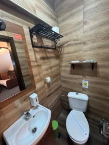 Koupelna v ubytování Pirocanac Rest&Rooms top 25