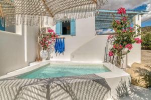 Kolam renang di atau dekat dengan Onikos House - South Gem