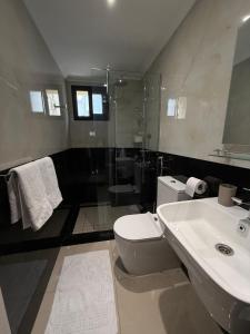 Koupelna v ubytování Luxury 2 bedroom Appartment City Center + 3 fotografie