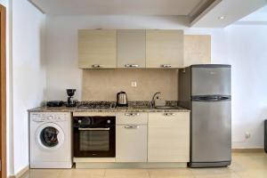 A kitchen or kitchenette at Good vibes
