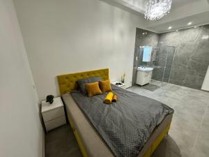 Posteľ alebo postele v izbe v ubytovaní Stuart apartman