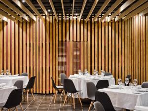 A restaurant or other place to eat at Hotel Las Casas de Pandreula
