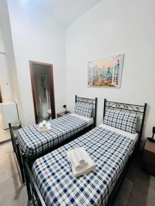 A bed or beds in a room at Grandis Rooms