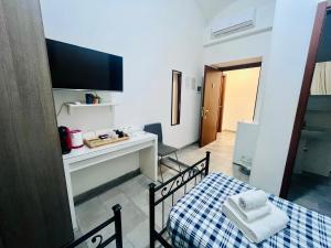 A bed or beds in a room at Grandis Rooms