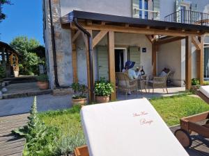 Vonkajšia záhrada v ubytovaní Stone House Rosuja