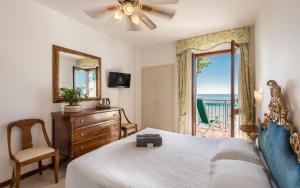 Postel nebo postele na pokoji v ubytování Hotel Porto Roca