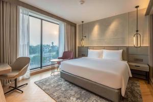 Park Inn by Radisson Jalandhar客房内的一张或多张床位