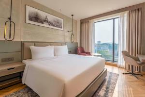 Park Inn by Radisson Jalandhar客房内的一张或多张床位