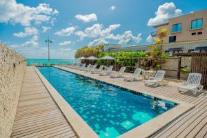 Bazén v ubytování Yak Beach Hotel Natal nebo v jeho okolí