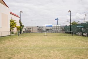 Tenis a/nebo squash v ubytování Hotel Ocean View nebo okolí