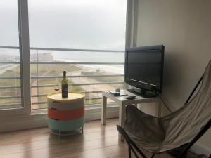 A television and/or entertainment centre at Room with a view
