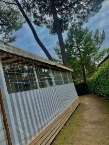 Mobil home climatisé 6,8 Pers SIBLU BONNE ANSE PLAGE LA PAMYRE LES MATHES外面的花园