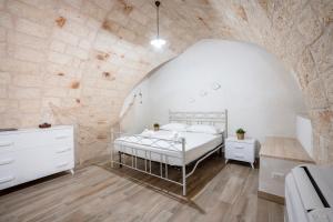 Ένα ή περισσότερα κρεβάτια σε δωμάτιο στο Casa Sardella, in pieno Centro Storico a 300 mt dal mare
