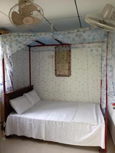 Postel nebo postele na pokoji v ubytování 152-Abhaya Place Homestay