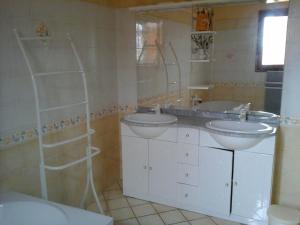 Koupelna v ubytování Jolie Villa dans LE LUBÉRON + 19 fotografií