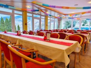 Reštaurácia alebo iné gastronomické zariadenie v ubytovaní Hotel Stolz