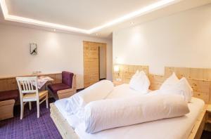Posteľ alebo postele v izbe v ubytovaní Hotel Stolz