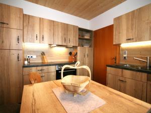 Kuchyňa alebo kuchynka v ubytovaní Apartment Baumannerhof-1 by Interhome