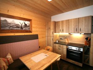 Kuchyňa alebo kuchynka v ubytovaní Apartment Baumannerhof-1 by Interhome