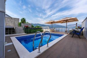 Bazén v ubytování Apartments Villa Sonja nebo v jeho okolí