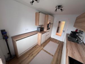 Η κουζίνα ή μικρή κουζίνα στο Green Retreat Bayreuth +3 φωτογραφίες
