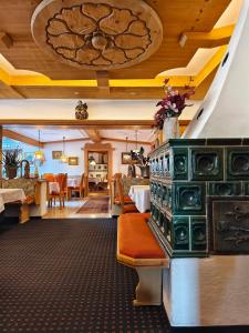 Reštaurácia alebo iné gastronomické zariadenie v ubytovaní Hotel Stolz