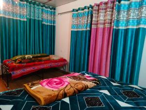Ein Bett oder Betten in einem Zimmer der Unterkunft Moon Hotel Tungnath