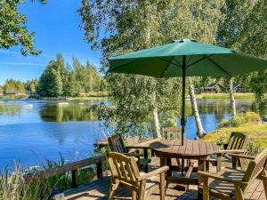 Výhled na řeku, která protéká v blízkosti prázdninového domu