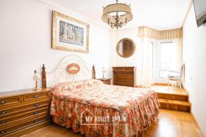 Postel nebo postele na pokoji v ubytování MyHouseSpain - Amplio apartamento con vistas en pleno centro