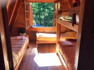 En eller flere senge i et værelse på Inigualable Cabaña a orillas del Lago Hermoso