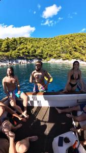 Příroda nedaleko ubytování na lodi