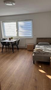 Postel nebo postele na pokoji v ubytování Gästezimmer Fateev 4