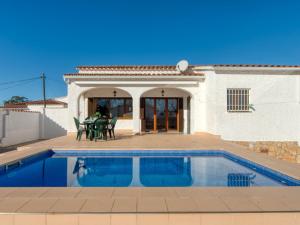 Bazén v ubytovaní Holiday Home Cala by Interhome alebo v jeho blízkosti